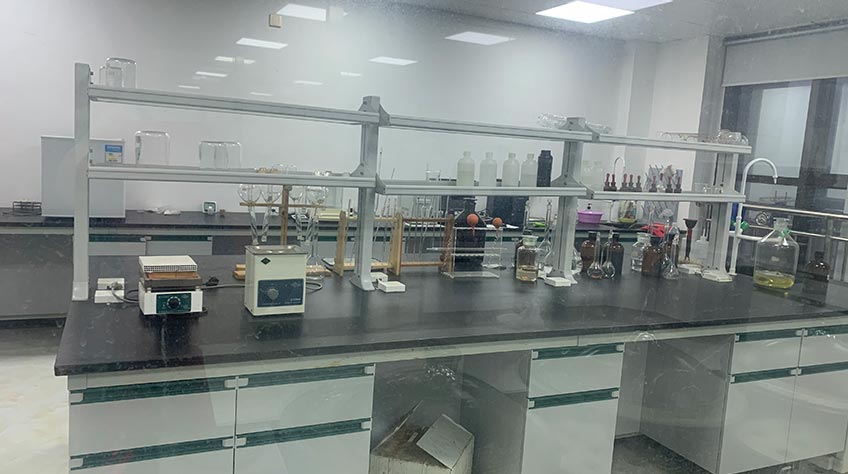 Activated carbon has a developed void structure and rich microporous structure.